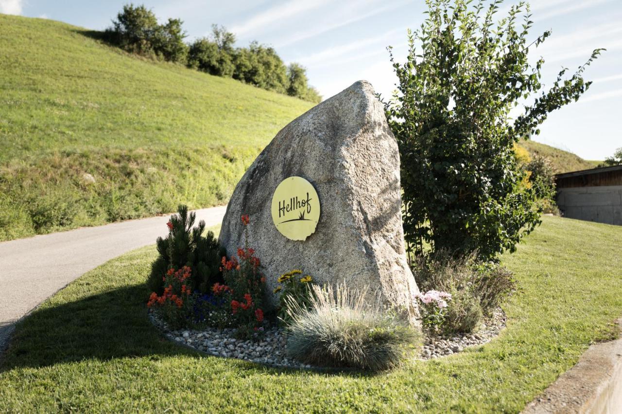 Hell Hof Lägenhet Innsbruck Exteriör bild